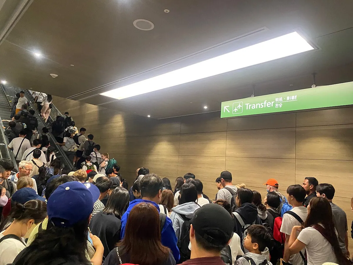 Incheon airport arrivals queue